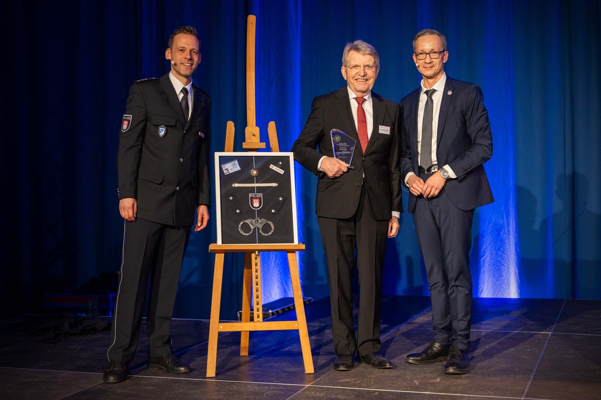 Ehrenkommissar der Polizei Hamburg: Gerhard Dammann für herausragende Verdienste ausgezeichnet
